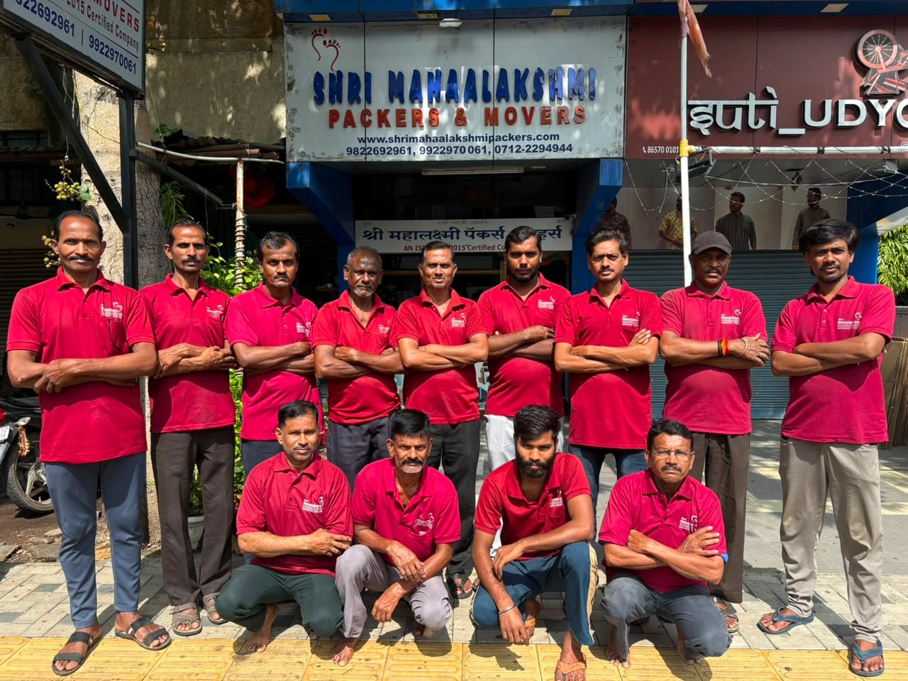 Movers and packers crew of Shri Mahaalakshmi Nagpur ready for a household shift